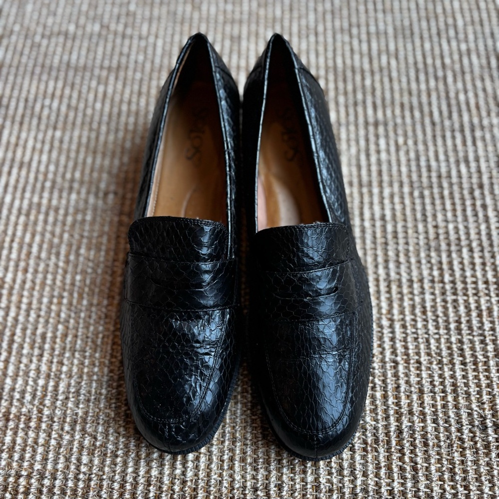 Vintage Snakeskin Textured Loafers Size 9